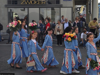 2011–04–10  📸<br> Kinderumzug Armenien